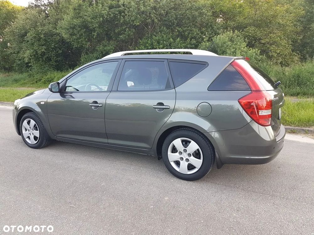 Kia Ceed 1.4 CVVT Dream-Team Edition - 12