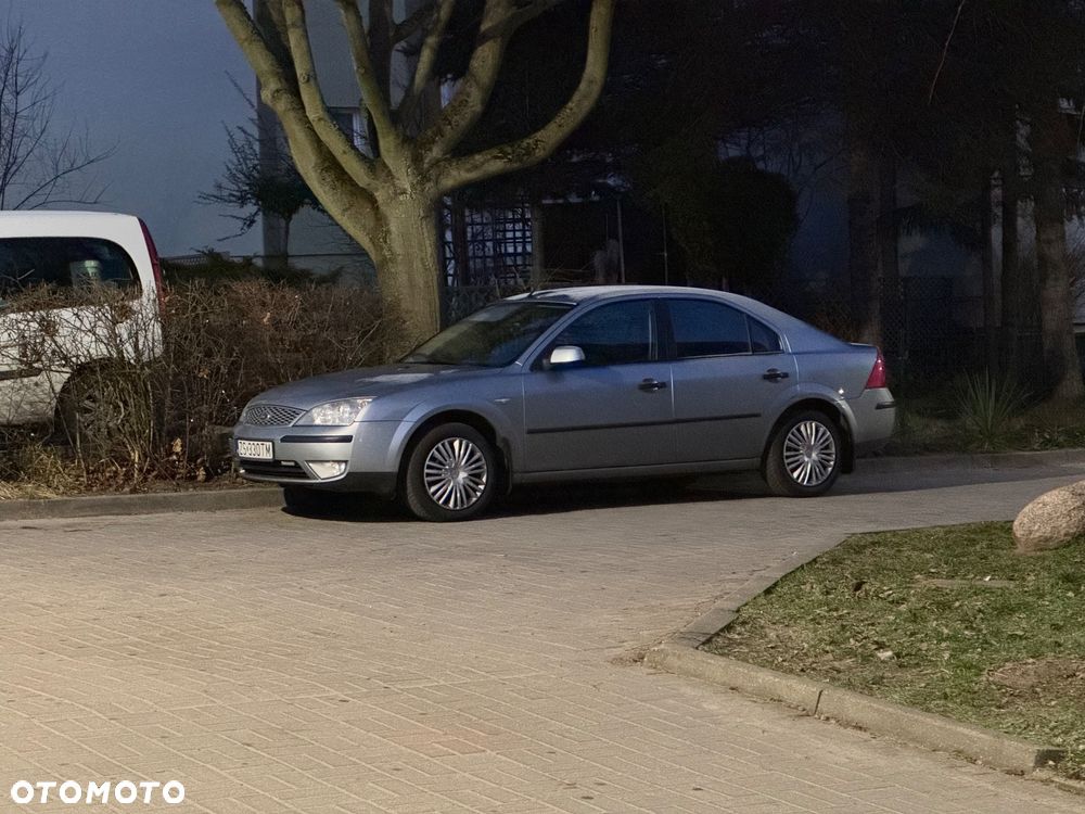 Ford Mondeo 1.8 Ambiente - 11