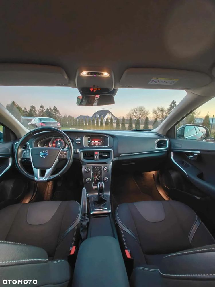 Volvo V40 D2 - 9