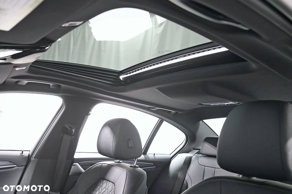 BMW Seria 5 530i xDrive M Sport Edition - 28