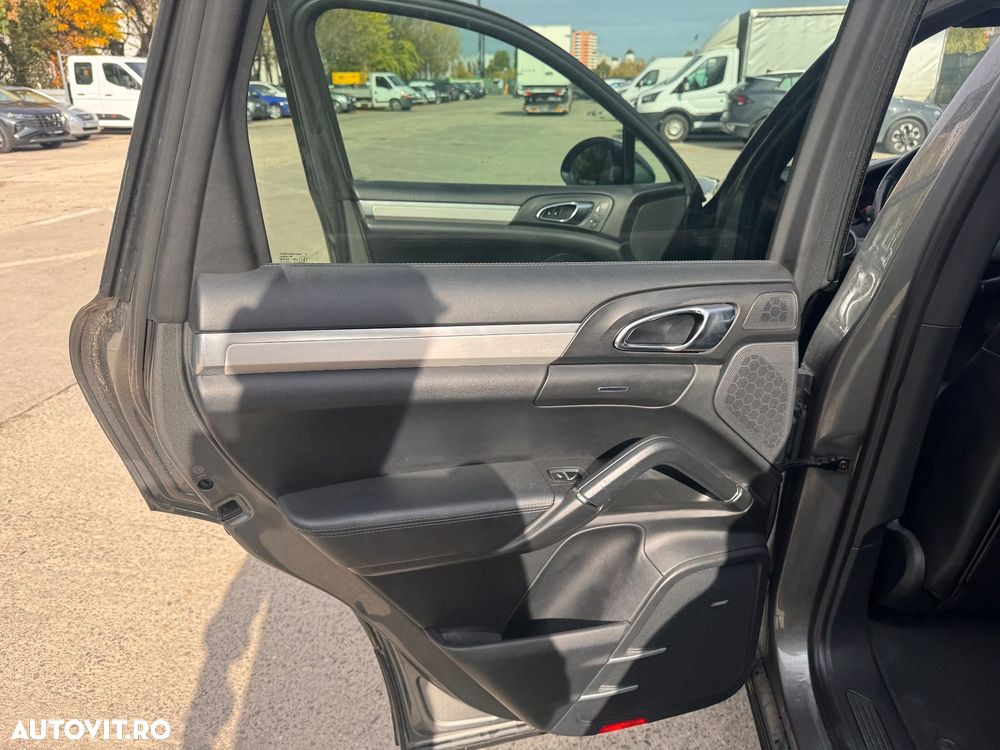 Porsche Cayenne 3.0TD TipTronic - 9