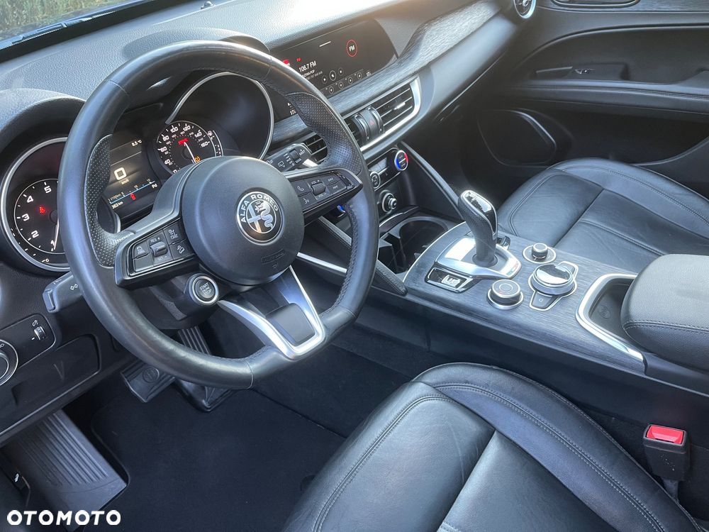 Alfa Romeo Stelvio 2.0 Turbo 16V AT8-Q4 Sprint - 4