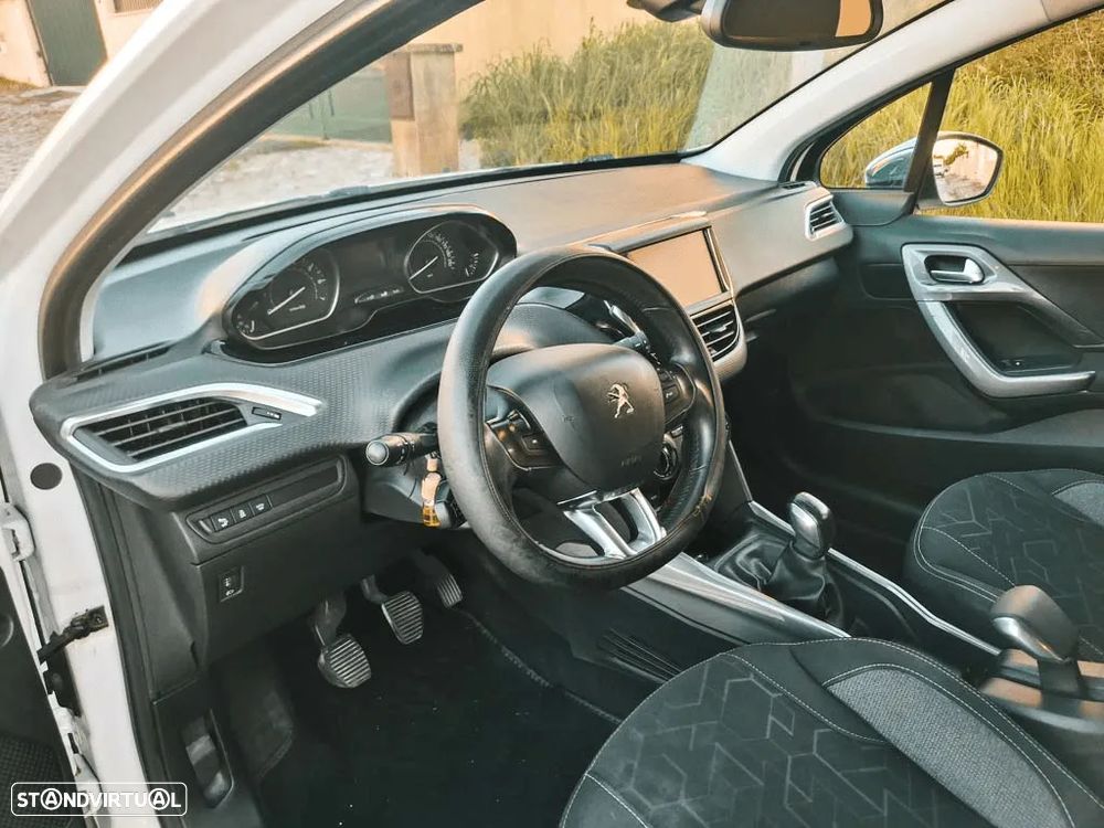 Peugeot 2008 1.2 PureTech Style - 9