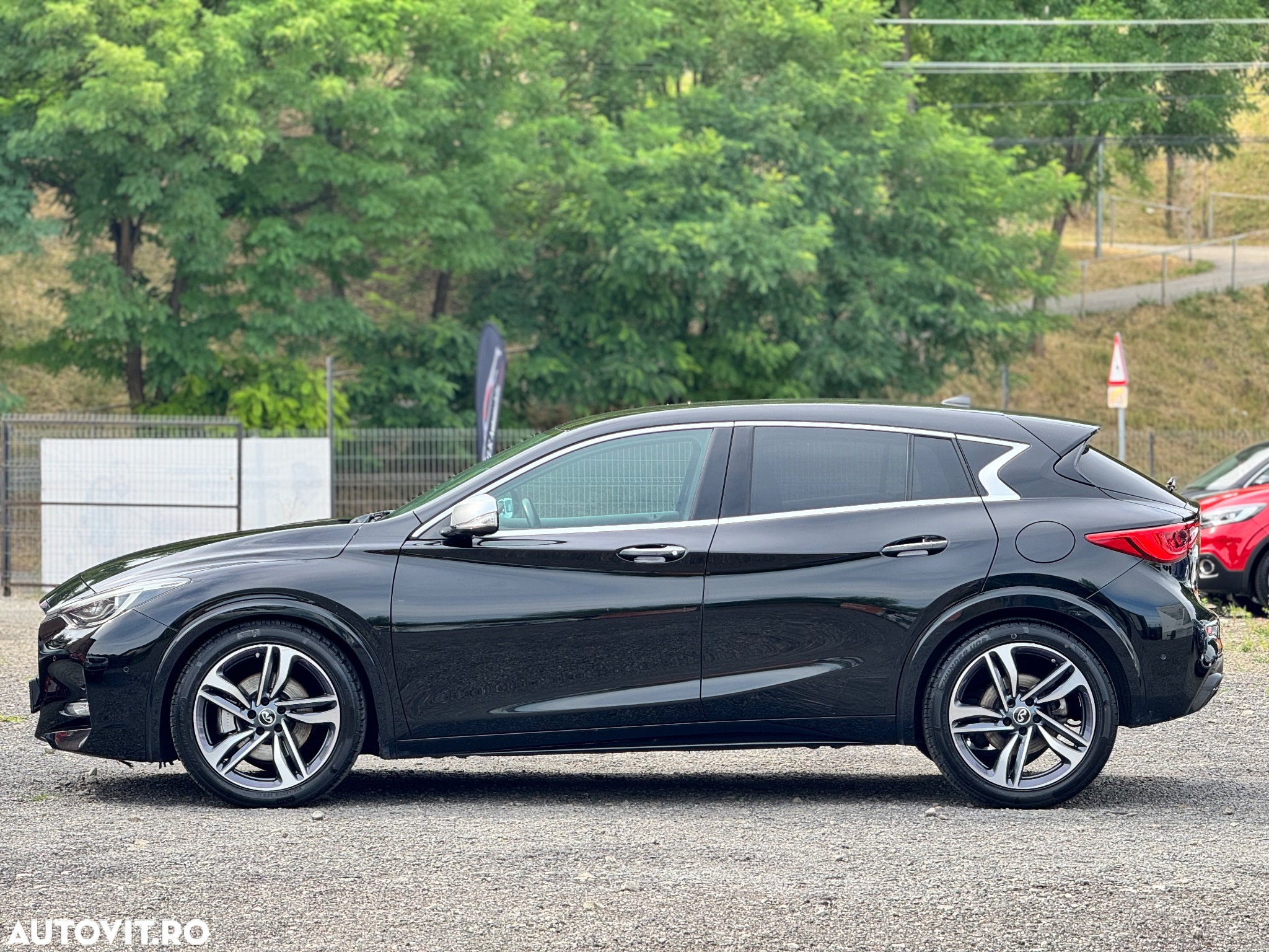 Infiniti Q30 2.2d DCT Sport City Black - 12