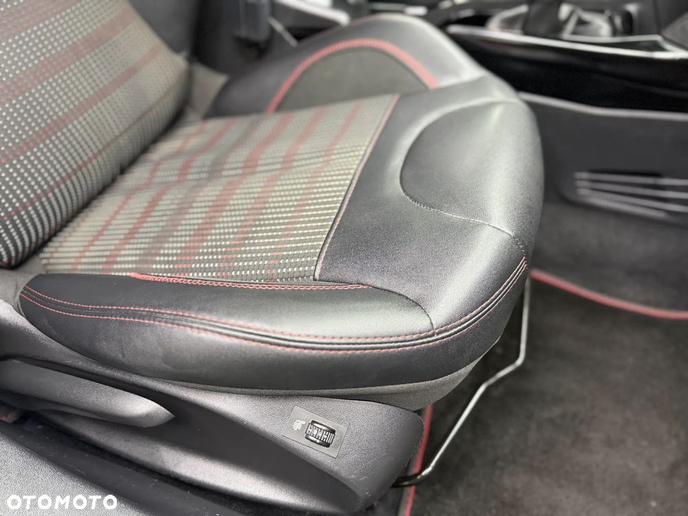 Peugeot 2008 1.2 PureTech GT Line S&S - 17