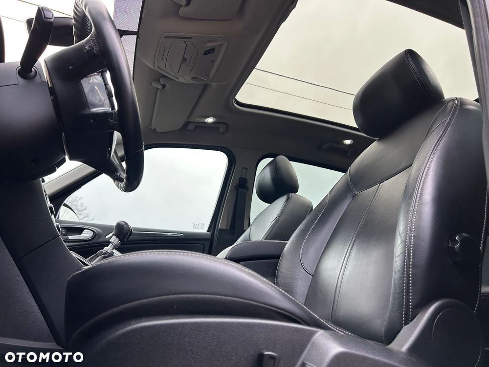 Ford S-Max 2.0 TDCi DPF Titanium X - 32