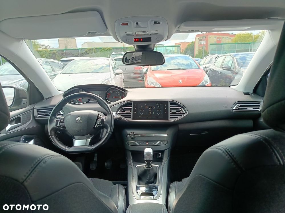 Peugeot 308 1.2 PureTech Allure S&S - 10