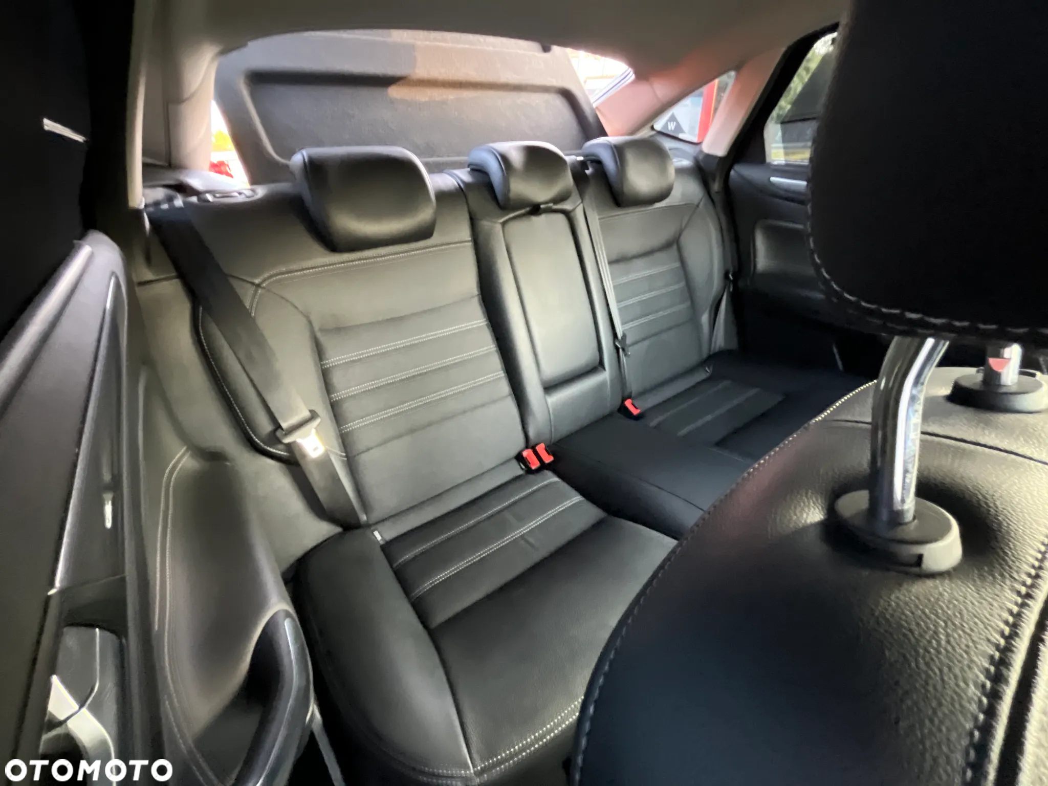 Ford Mondeo 1.6 T Ghia - 32