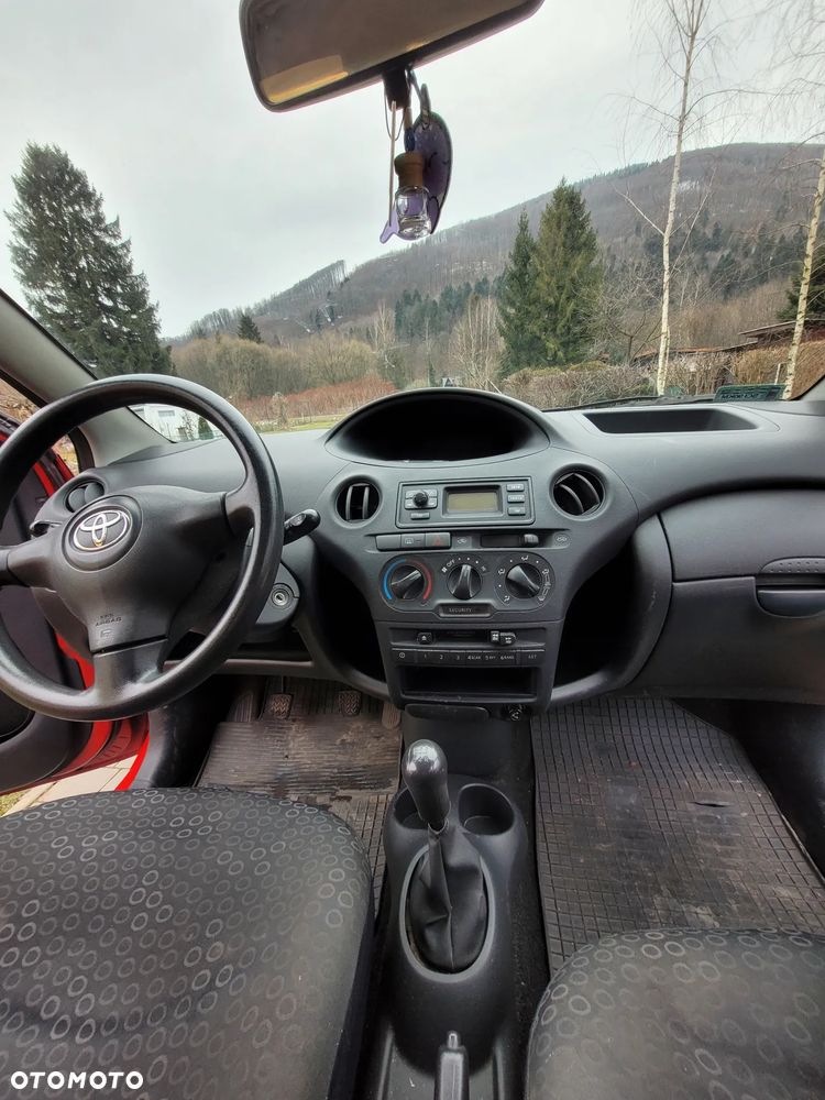 Toyota Yaris 1.0 Base - 11
