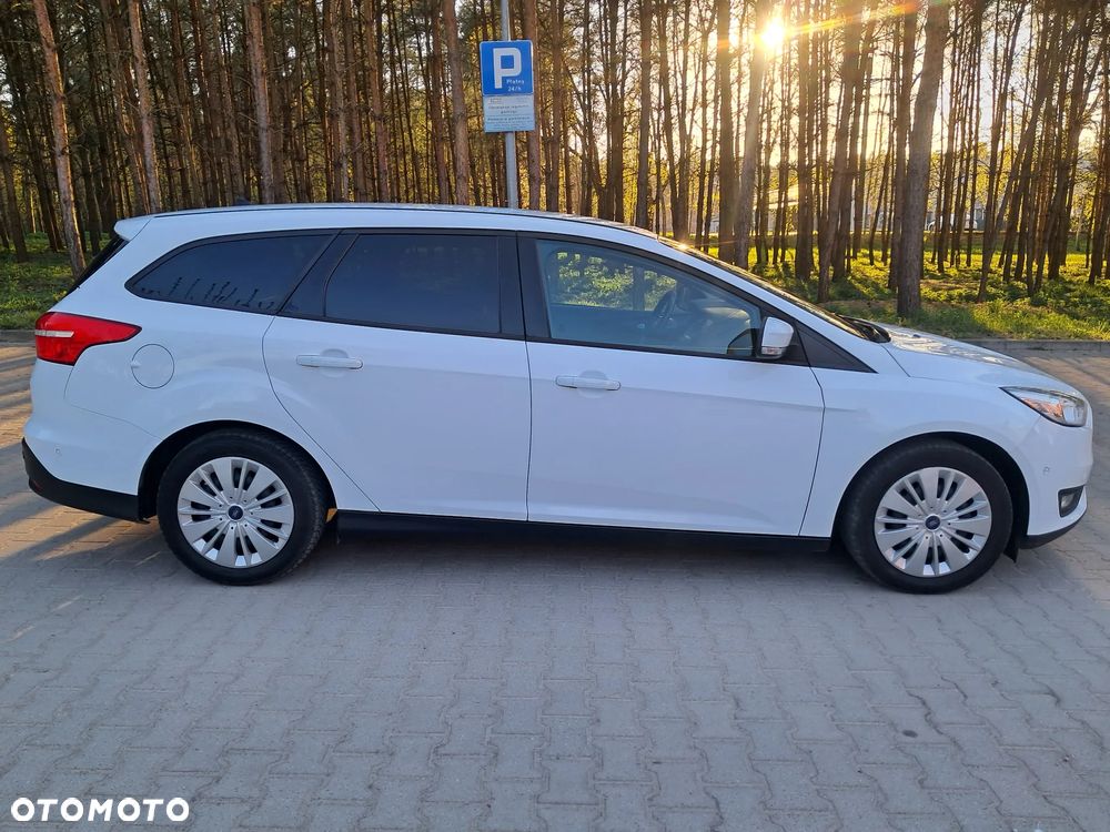 Ford Focus ver-1-5-ecoboost-start--stopp--system-business-edition - 9