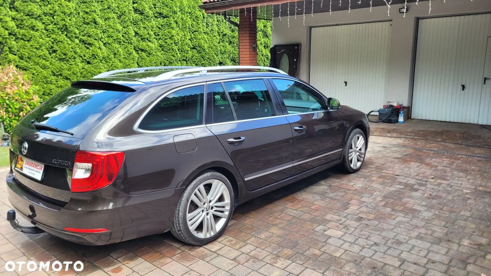 Skoda Superb 2.0 TDI Green tec DSG Elegance - 4