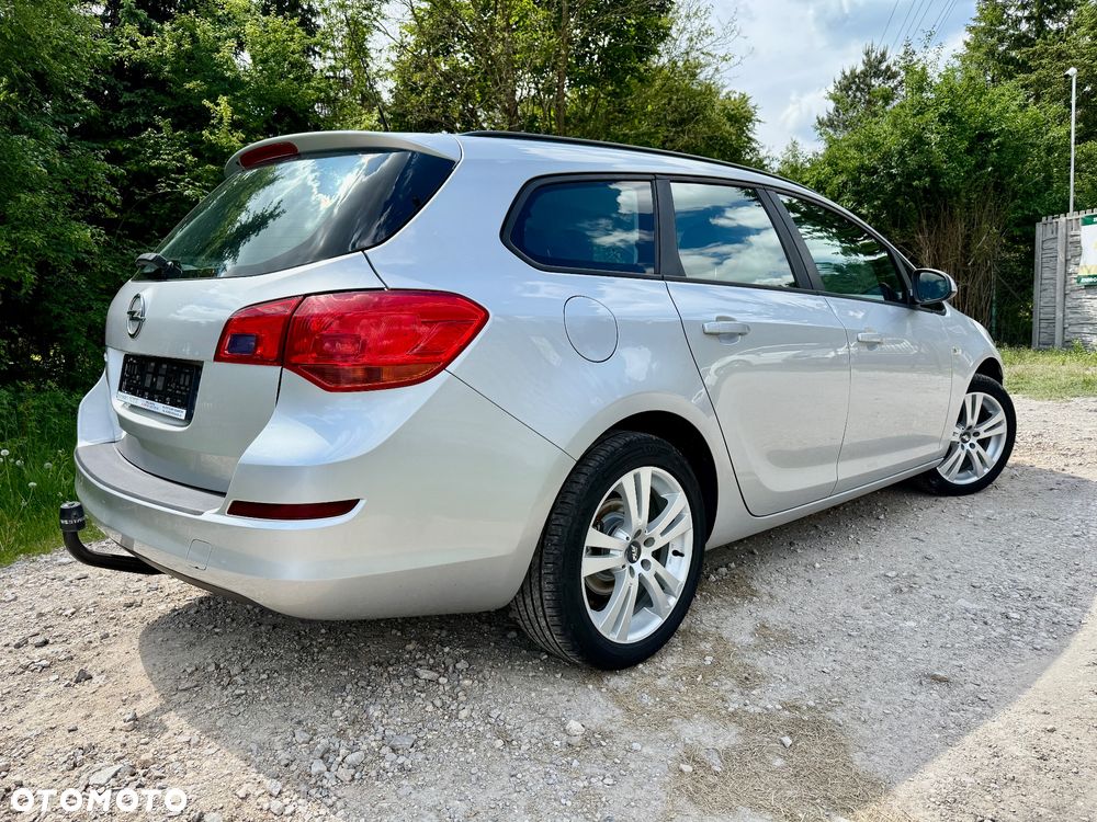 Opel Astra 1.6 Caravan - 9