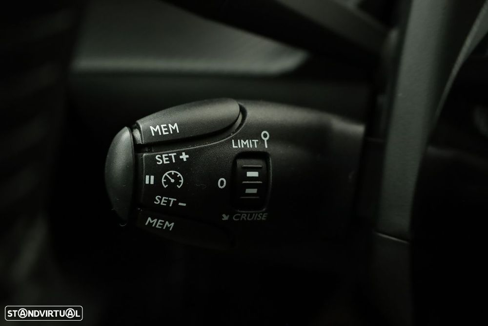 Peugeot 208 1.2 PureTech Style - 18
