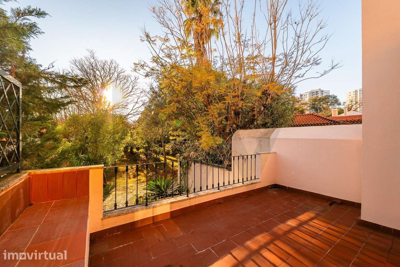 Moradia familiar com jardim na Penha de França, Lisboa - Grande imagem: 5/26