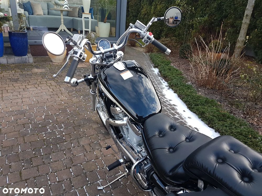 Suzuki Intruder - 18