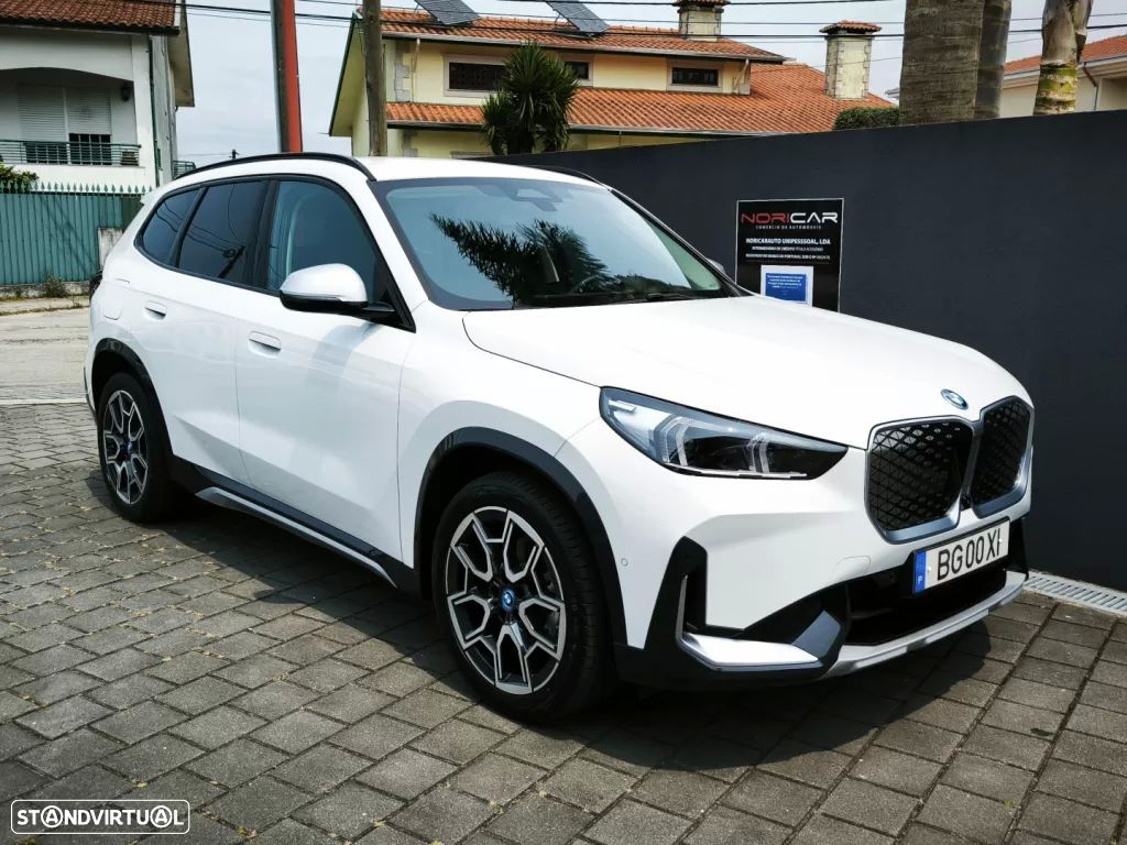 BMW iX1 eDrive20 - 21