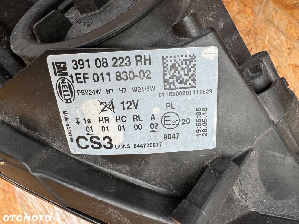 LAMPA REFLEKTOR PRZÓD PRZEDNIA PRAWA RH OPEL CORSA E 14-19 ZWYKŁA BEZ LEDA 39108223 ORYGINAŁ - 10