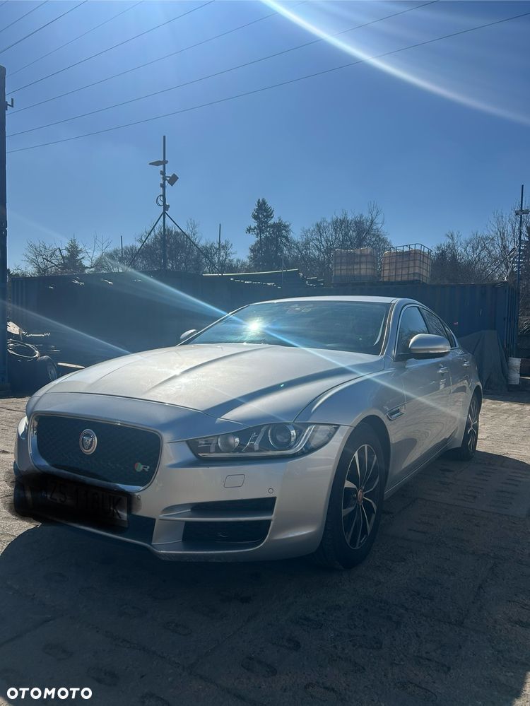 Jaguar XE 2.0 D R-Sport - 2
