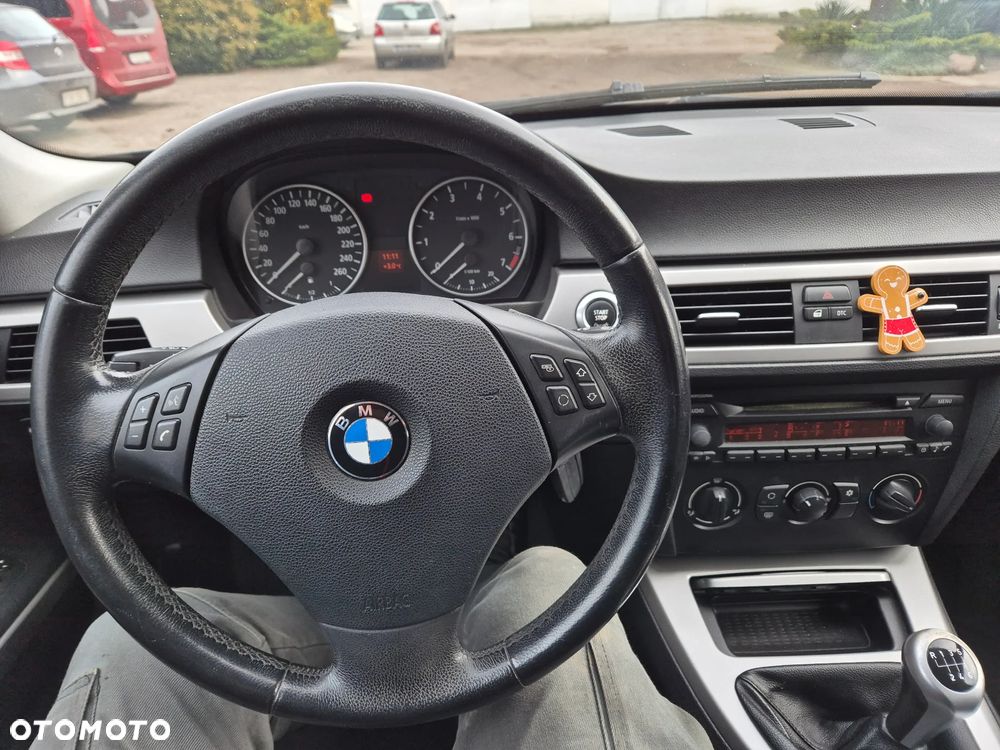 BMW Seria 3 318i - 21
