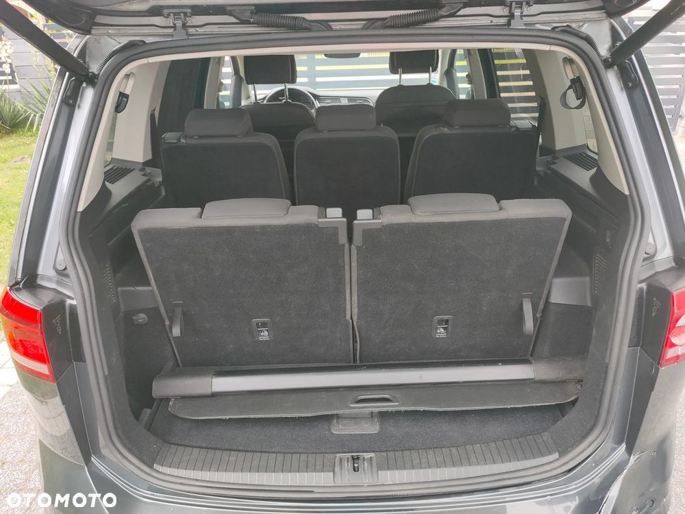 Volkswagen Touran - 17