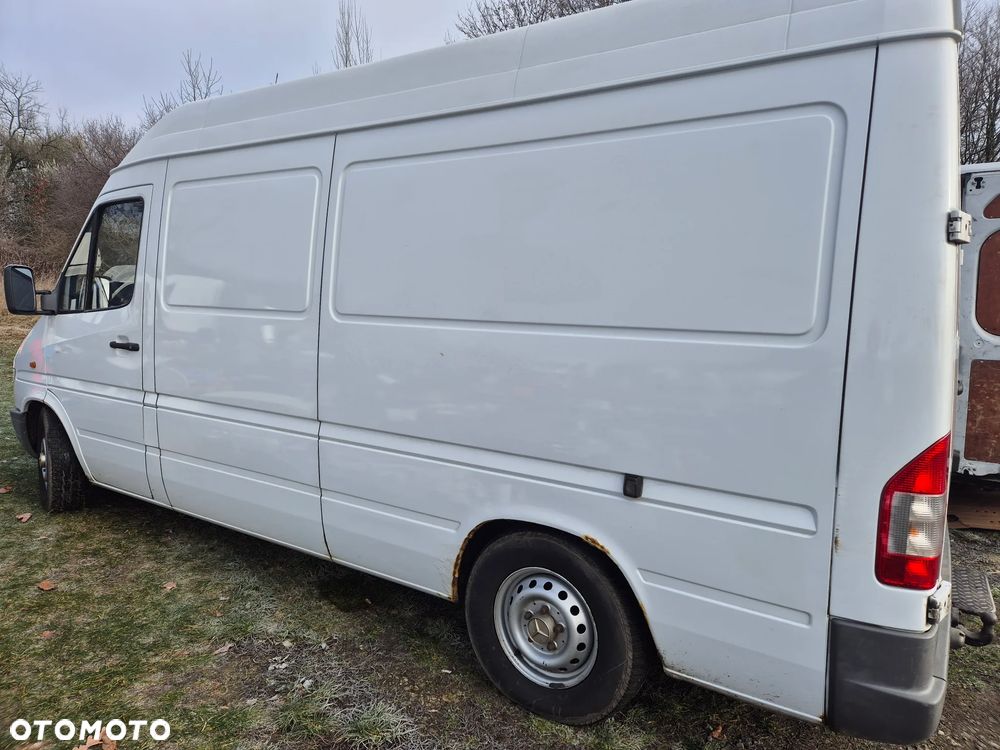 Mercedes-Benz Sprinter - 2
