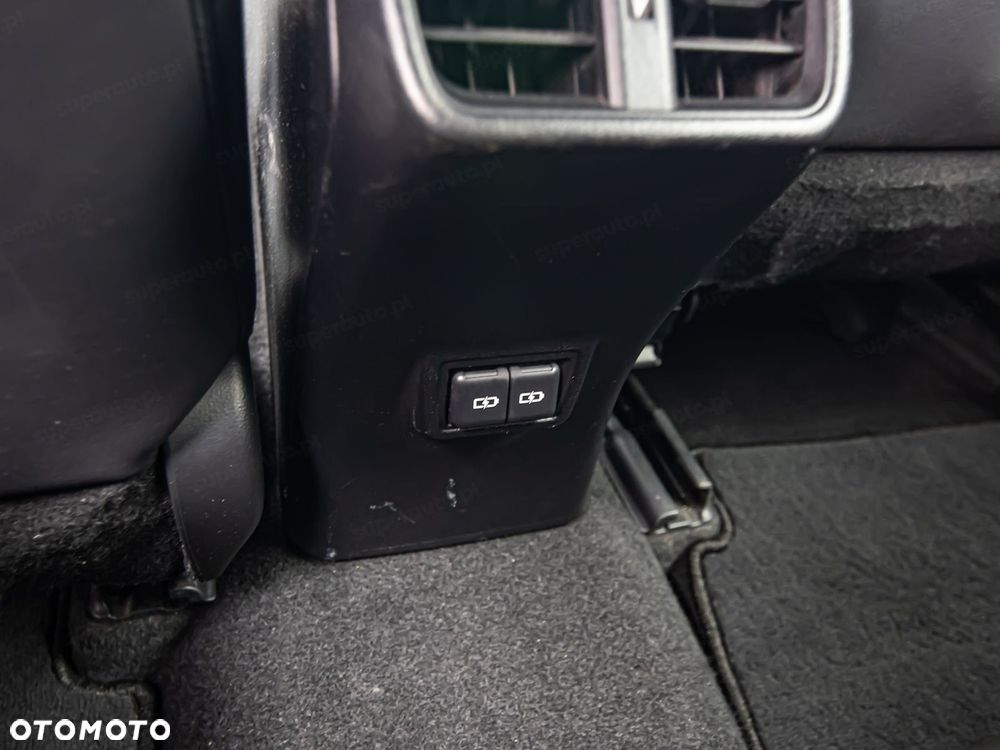 Lexus UX - 25