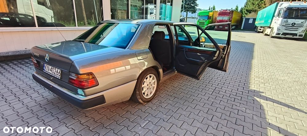 Mercedes-Benz W124 (1984-1993) - 13