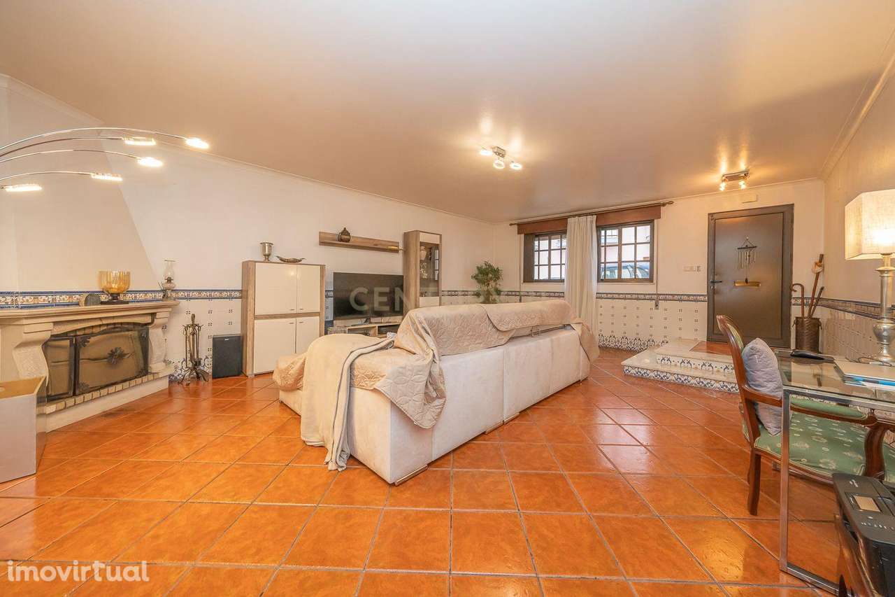 Moradia T4, com Logradouro, no Bairro Santos Nicolau em Setúbal - Grande imagem: 4/41