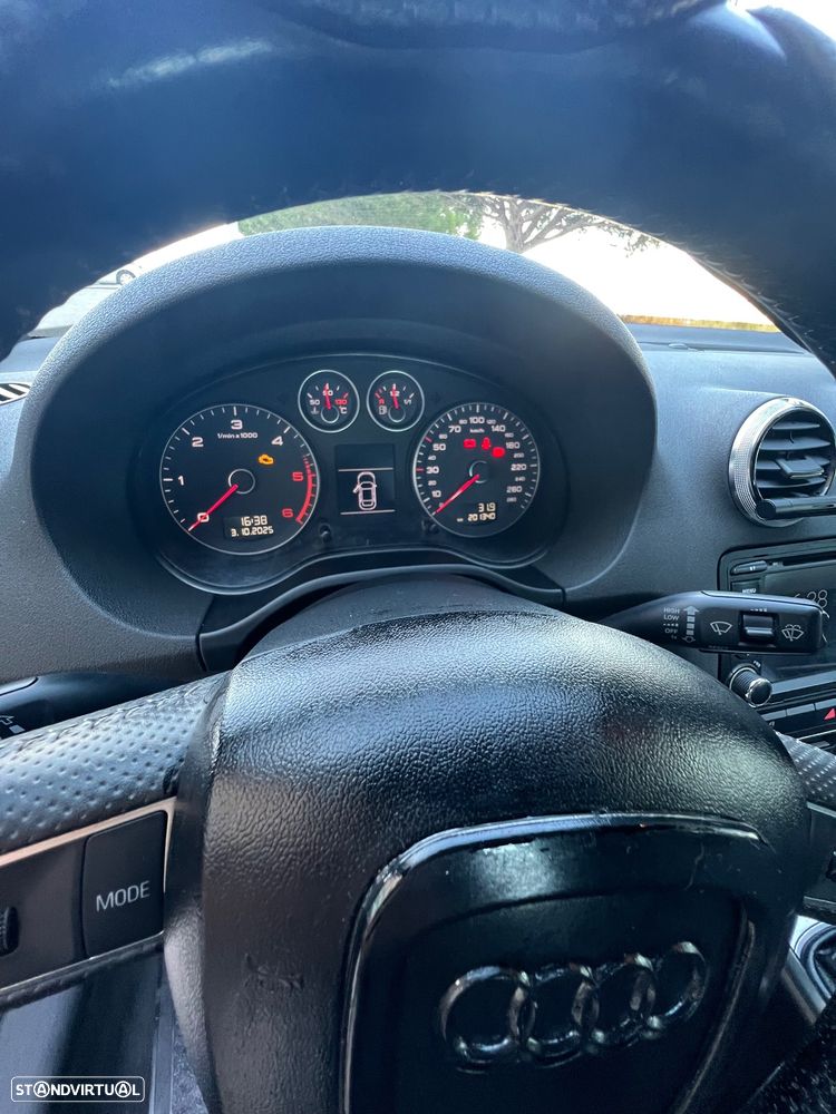 Audi A3 Cabrio 1.6 TDi S-line - 18