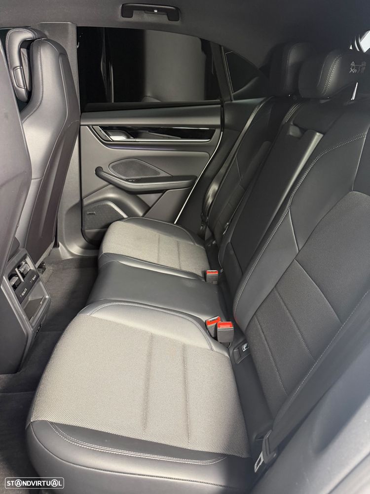 Porsche Macan Electric 4 - 14