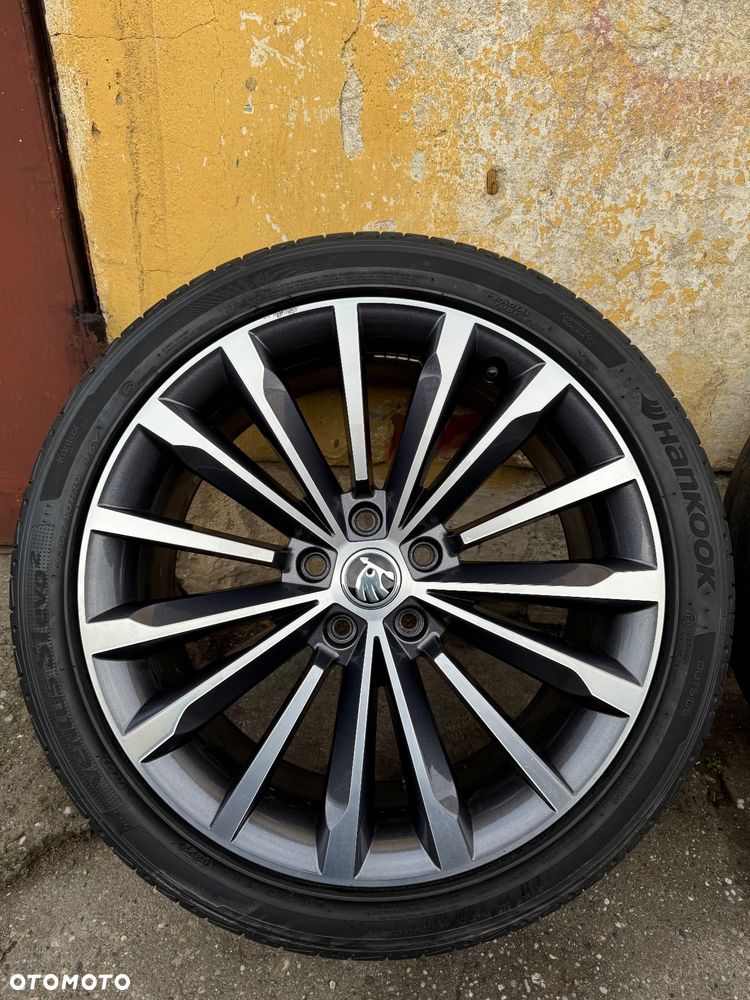 Kompletne opony Skoda Superb 3 Trinity 8x19 5x112 ET44 antracyt Hankook 235/40 R19 - 6