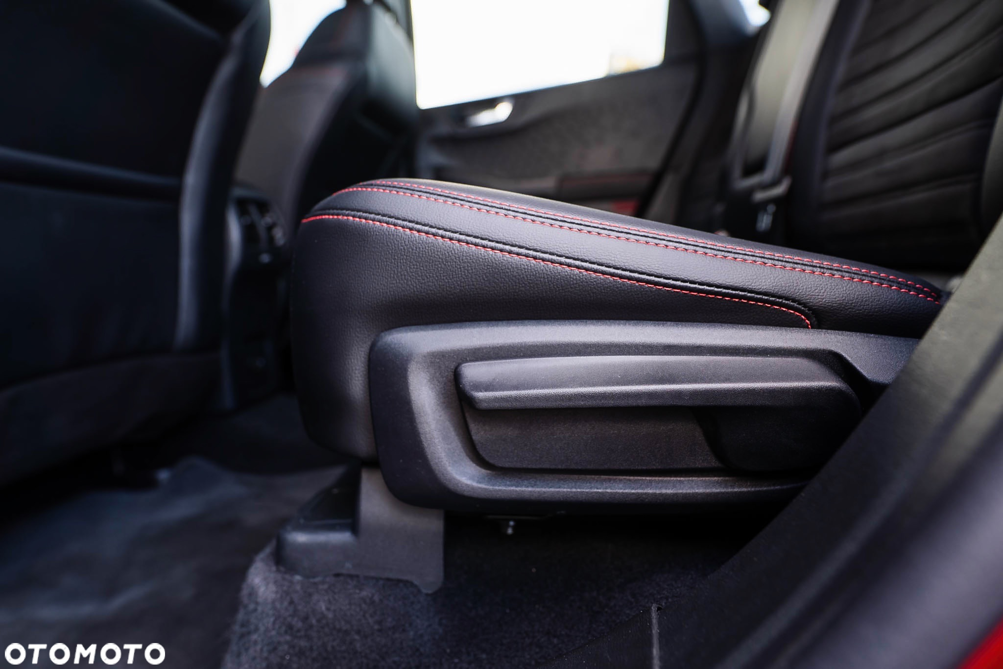Ford Kuga 2.5 FHEV AWD ST-Line - 24