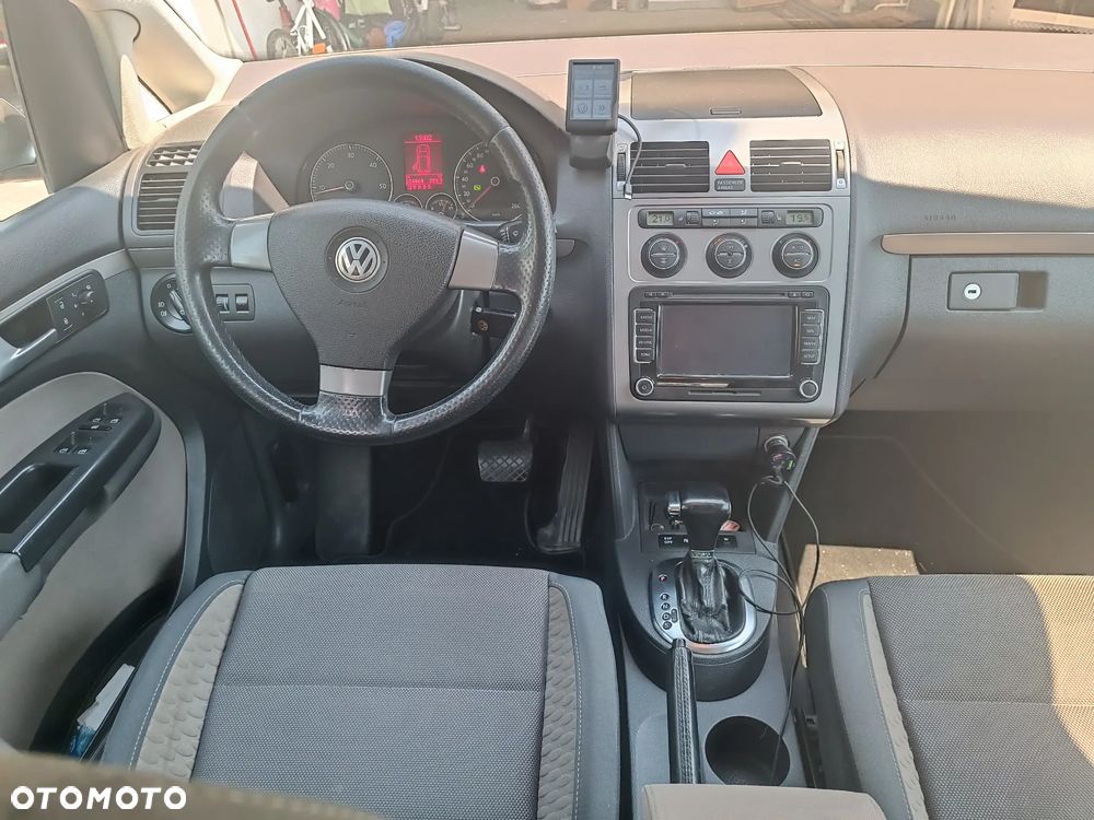 Volkswagen Touran 2.0 TDI DPF Cross DSG - 6