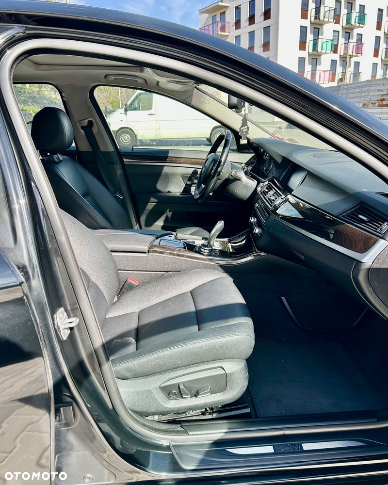 BMW Seria 5 528i Luxury Line - 16