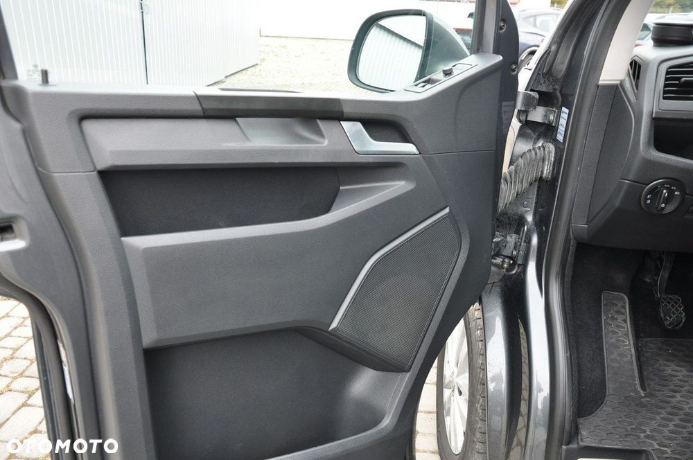 Volkswagen Caravelle - 10