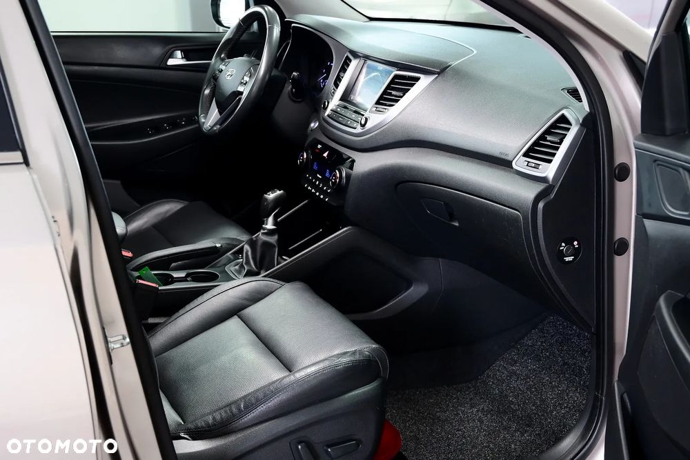 Hyundai Tucson 1.7 CRDI BlueDrive Style 2WD - 10