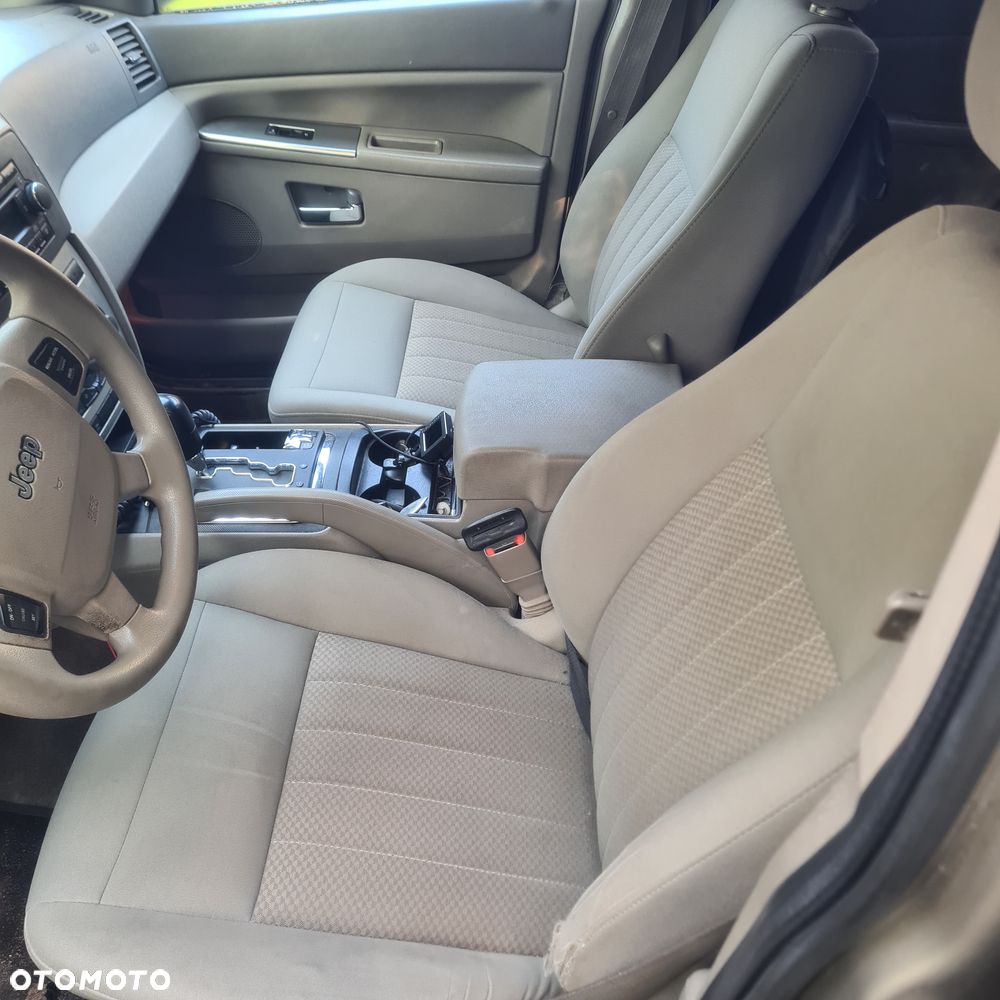 Jeep Grand Cherokee - 8