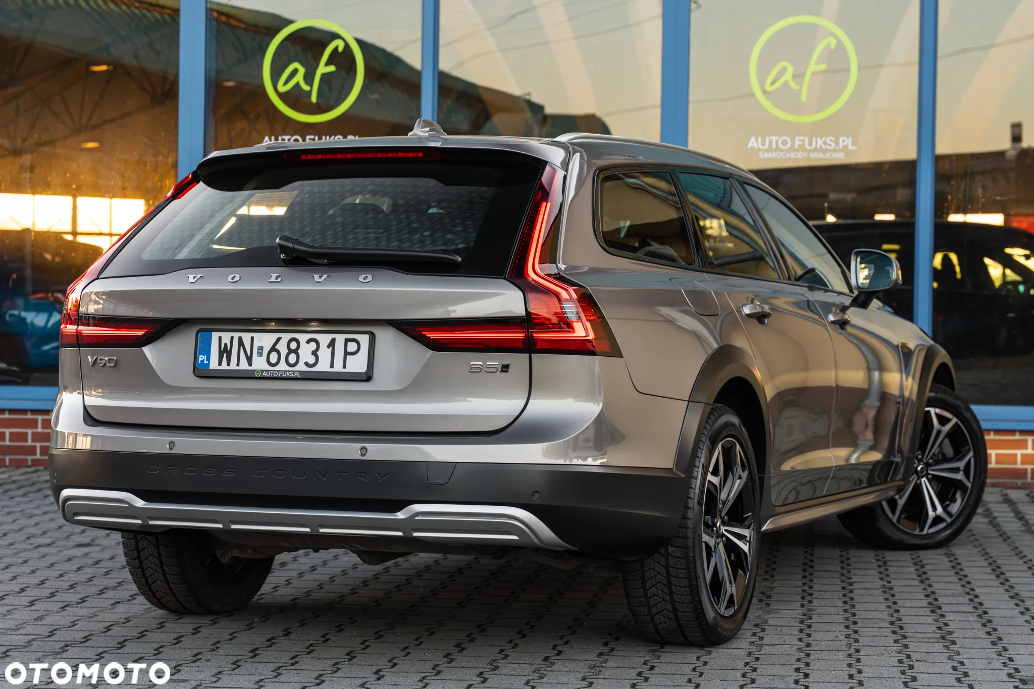 Volvo V90 Cross Country - 10