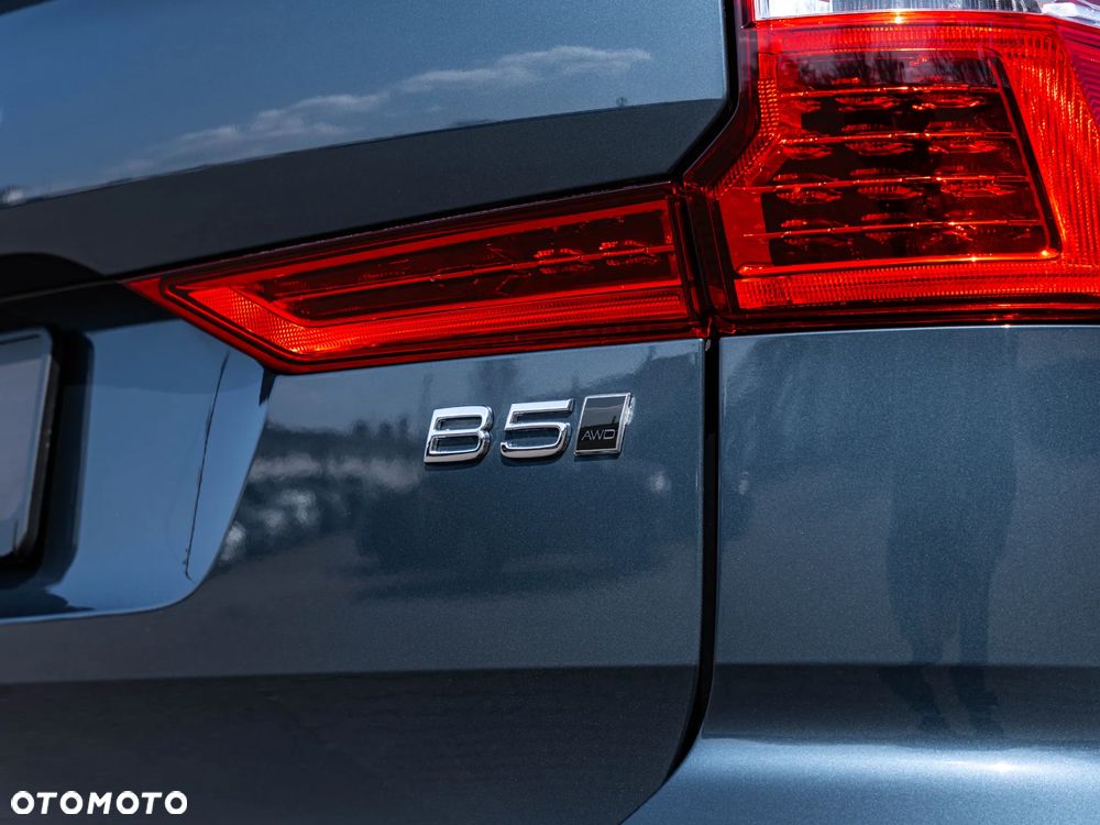 Volvo XC 60 B5 B AWD Plus Dark - 41