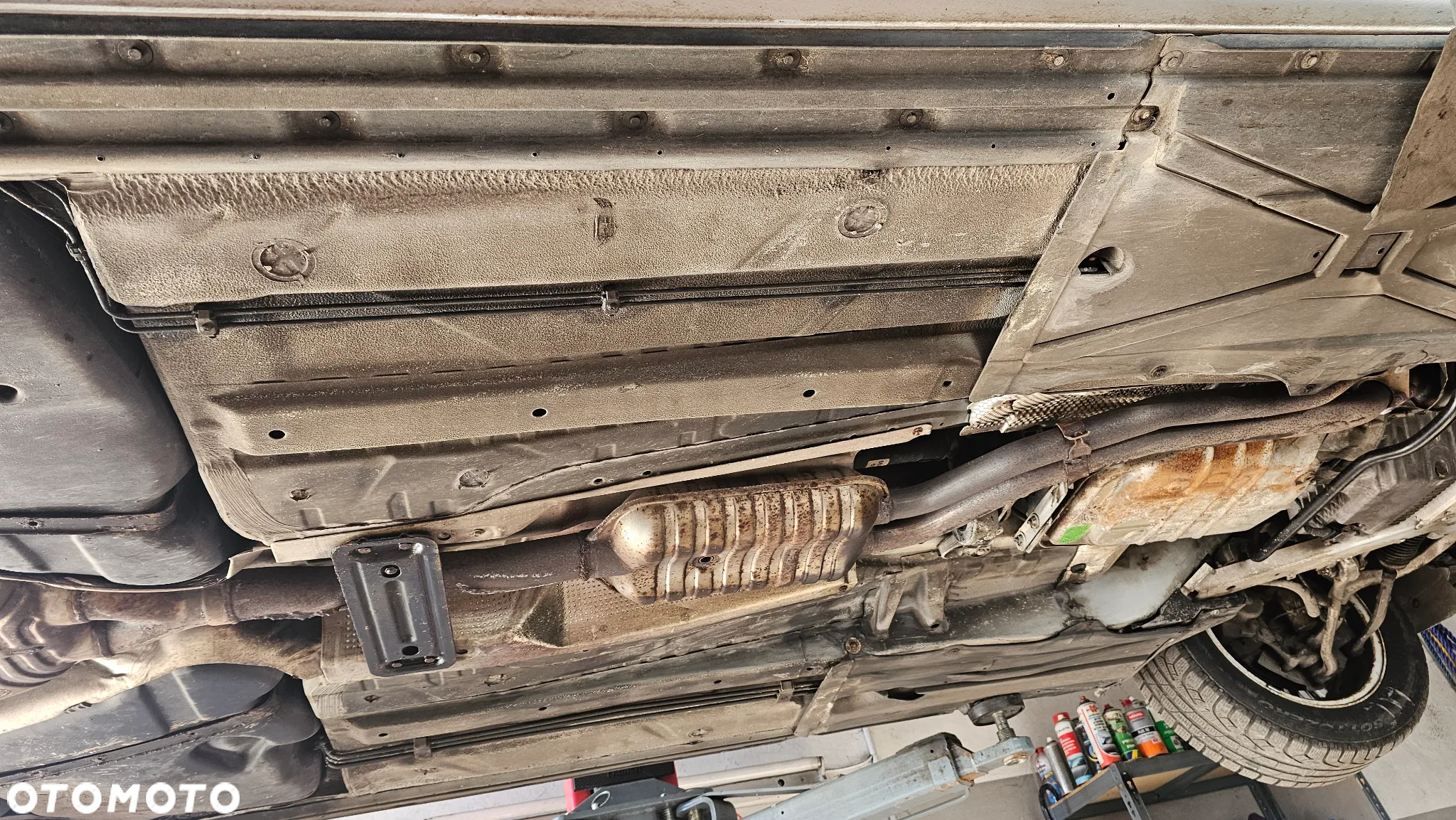 BMW Seria 5 523i - 32