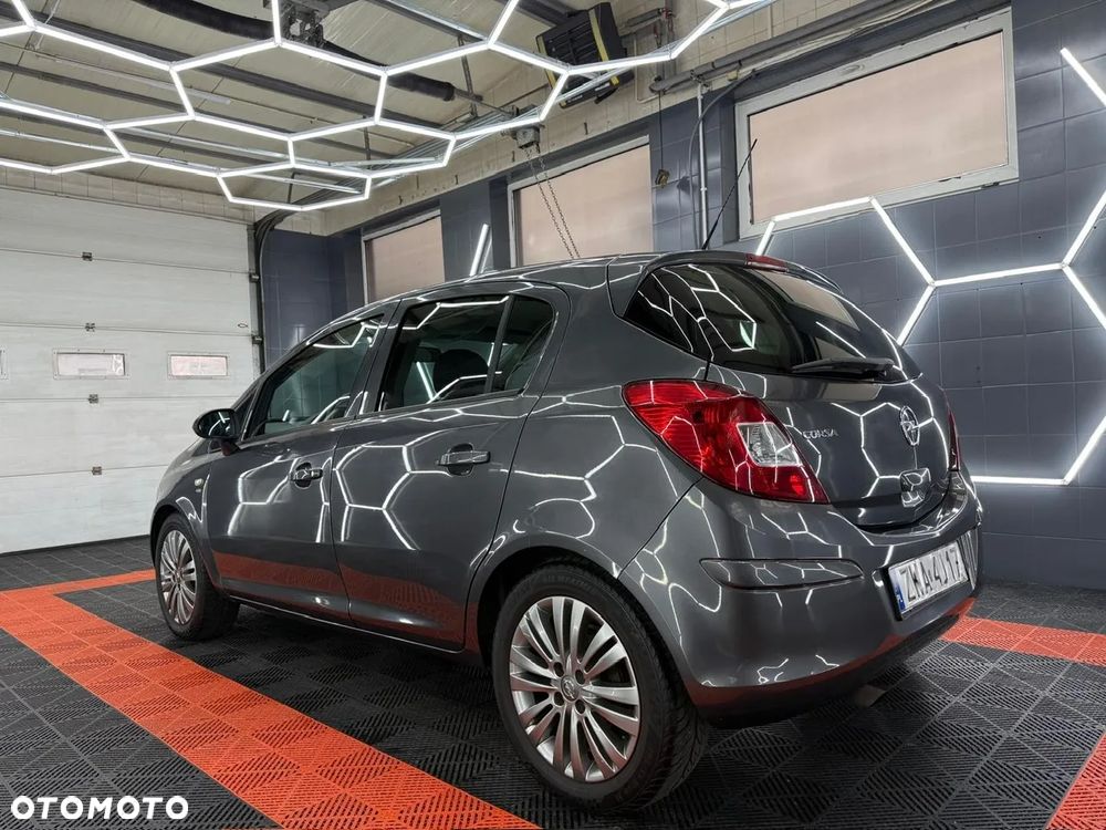Opel Corsa 1.4 16V Innovation - 9