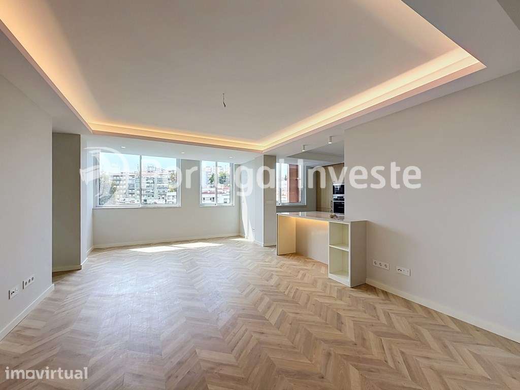 Apartamento de 5 Assoalhadas Totalmente Remodelado com Arrecadação ... - Grande imagem: 3/38