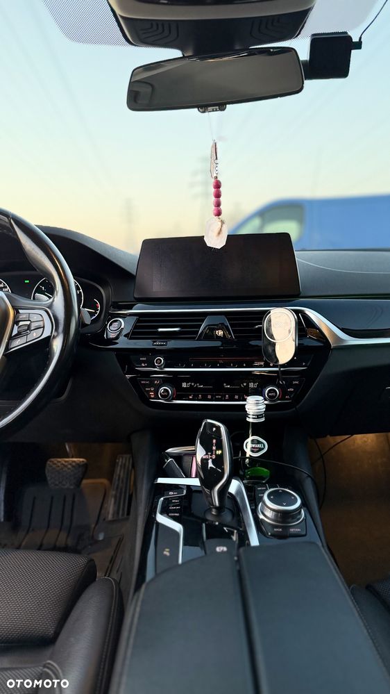 BMW Seria 5 518d Business Edition sport - 13