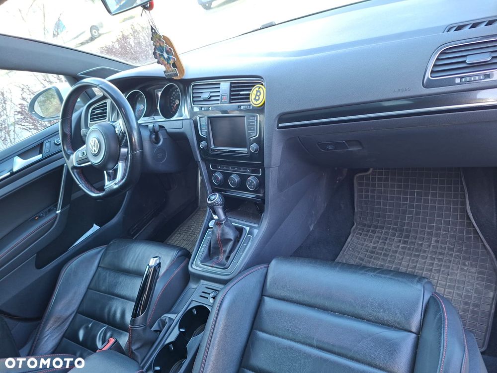Volkswagen Golf - 5