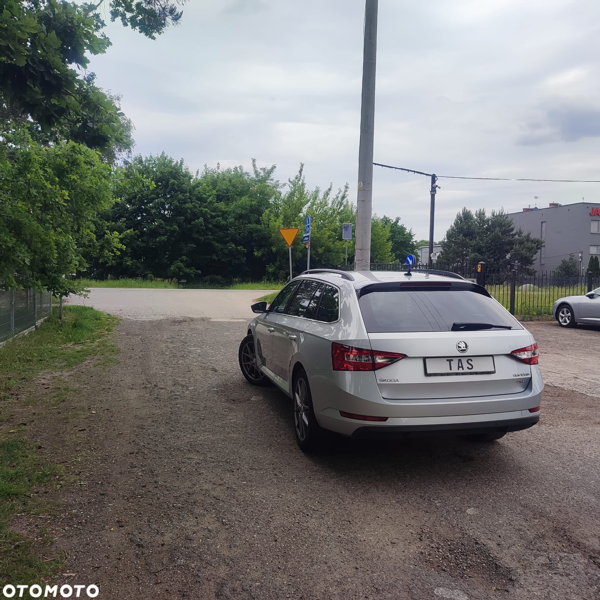 Skoda Superb 2.0 TDI 4x4 Active DSG - 4