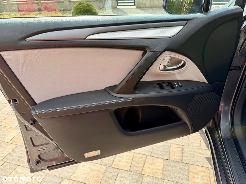 Toyota Avensis 1.8 Sol NAVI - 11