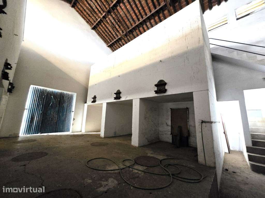 Antiga Adega com Grande Potencial no Centro de Campo Maior - Grande imagem: 3/15