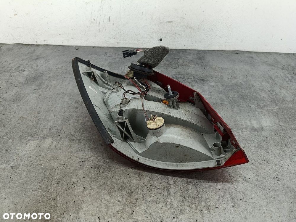LAMPA TYLNA PRAWA  FABIA II 5J6945096 5J6945112 VP7SWX-13404 VP7SWX-13A602 - 11
