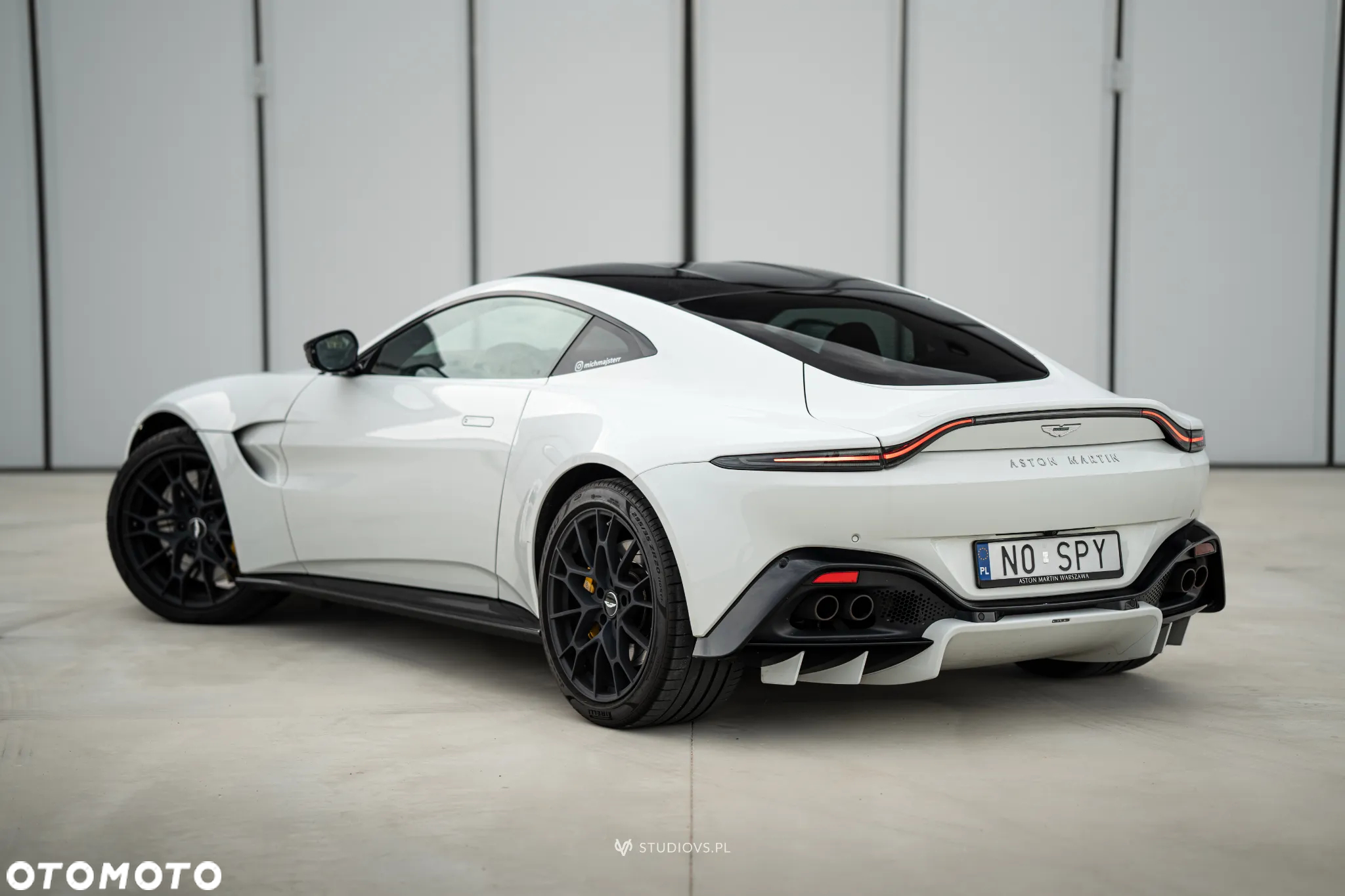 Aston Martin Vantage - 13