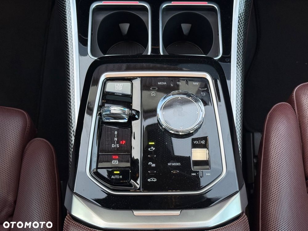 BMW Seria 7 M760e PHEV xDrive sport - 26
